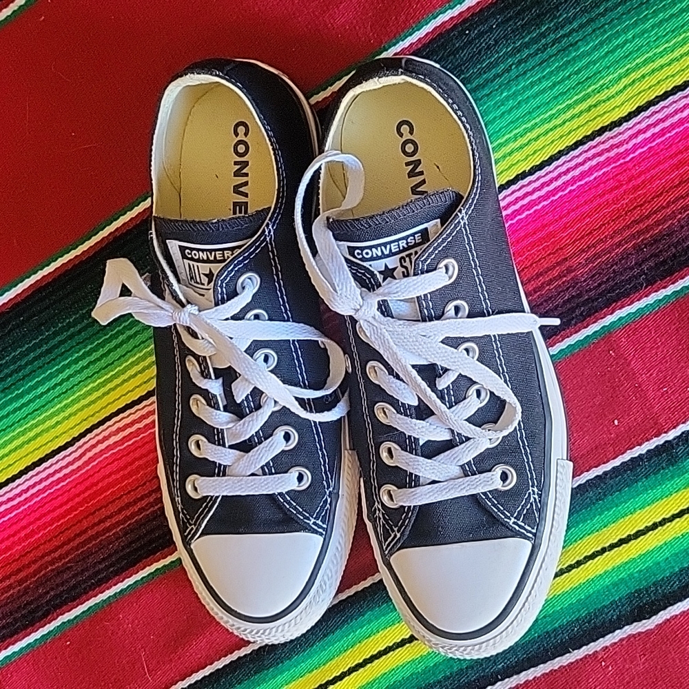 Converse Chuck Taylor Black and White All Star Classic Sneakers Sz 7 Womens